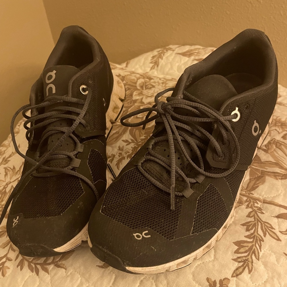On Cloud Womens Size 8